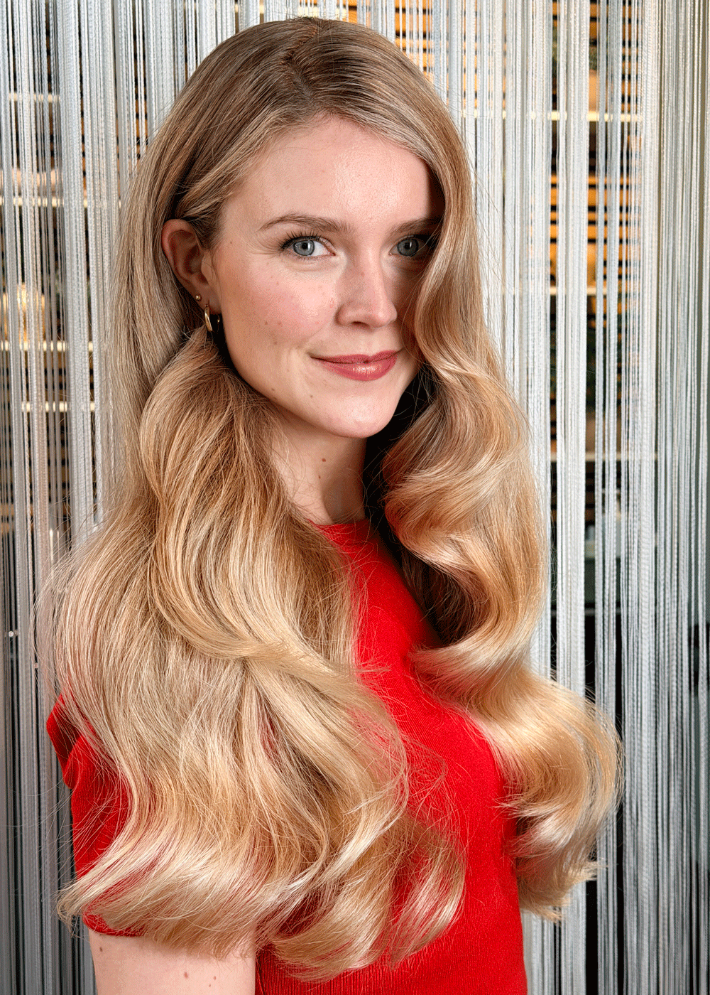 Hollywood-inspirerade vågor med djup sidbena