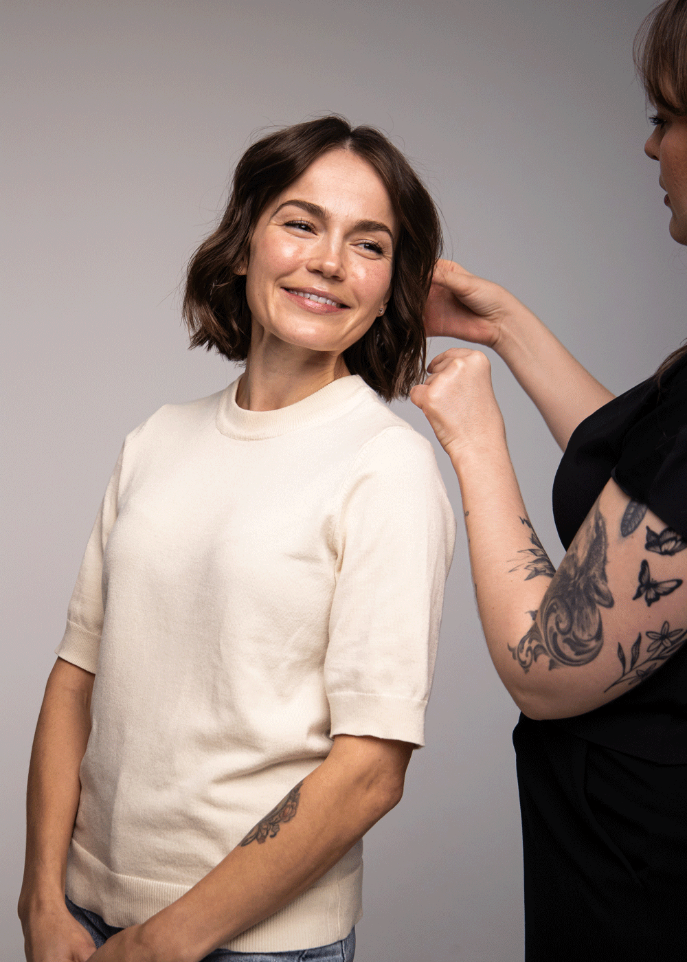 Styling av French Bob frisyr för att framhäva form och textur – Nikita Hair