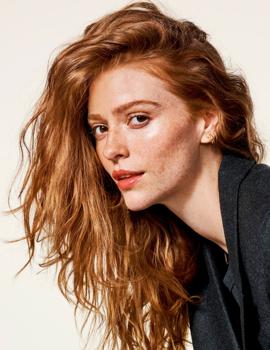 Langt hår med grungy tekstur, naturlig bevegelse og rufsete finish