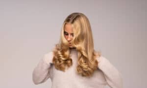 Nikita Hair Blond farge striper trend