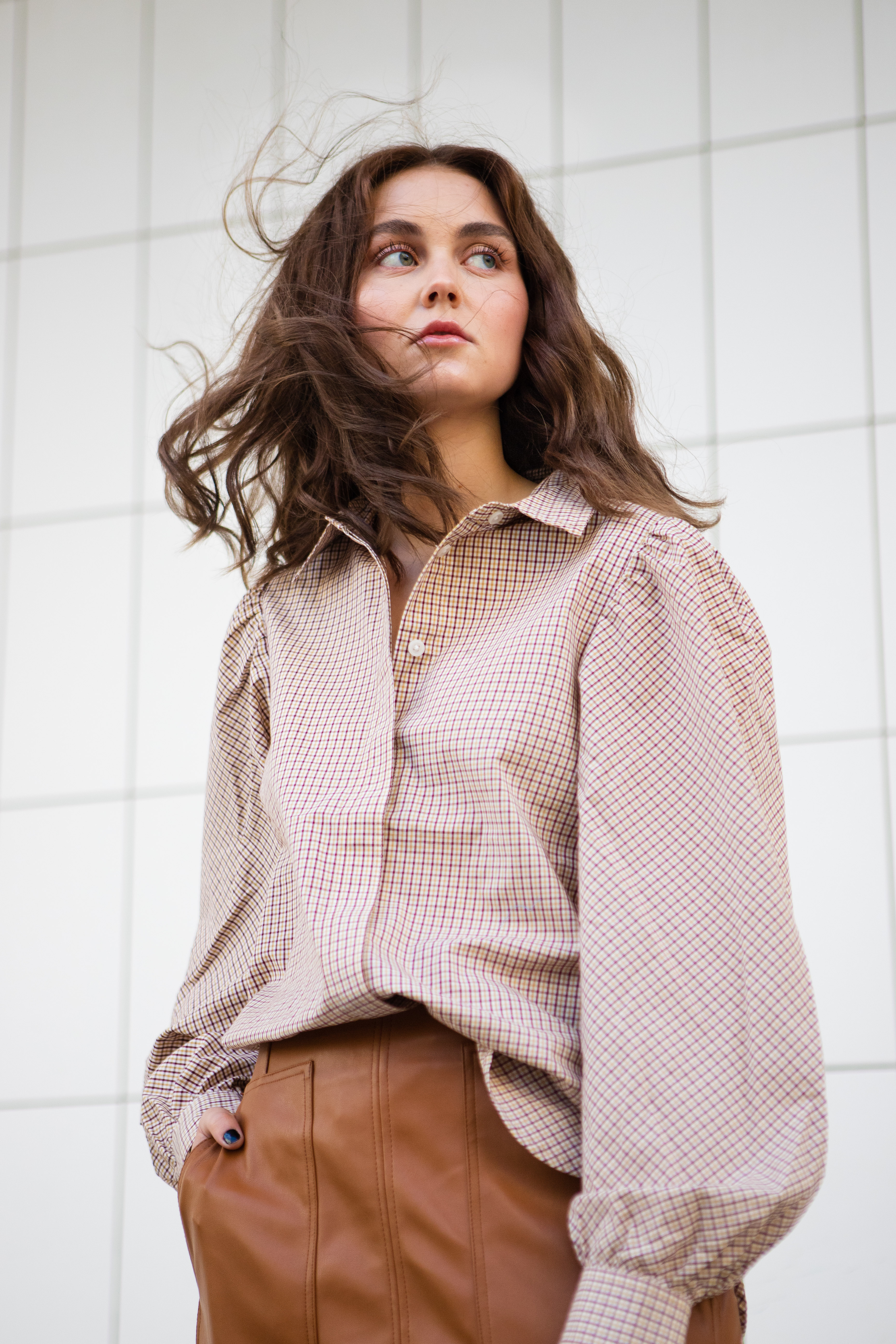 Naturlig och cool med enkla stilfulla vågor – allt för att skapa den skandinaviska minimalistiska stilen. Enkel att styla till en mer edgy och sexy look.